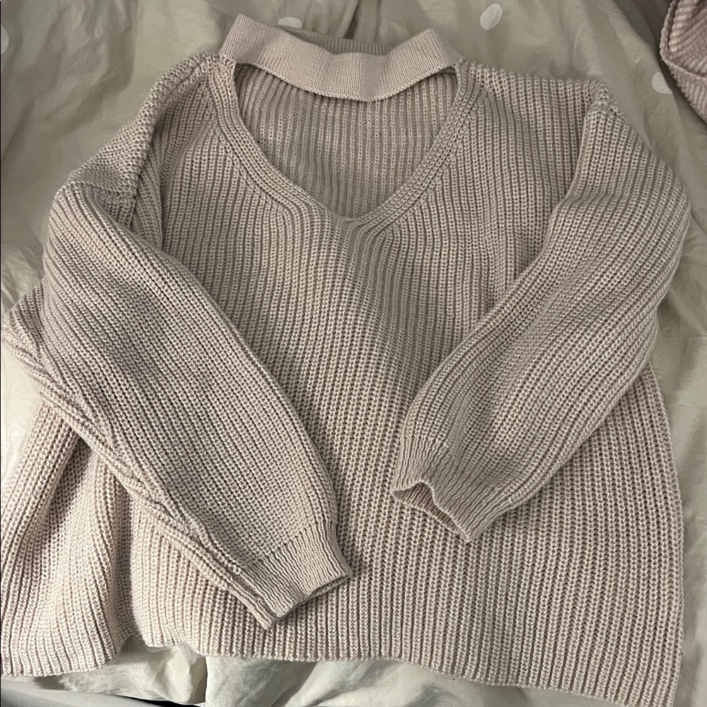Miracle Women's V-Neck Sweater in Cream